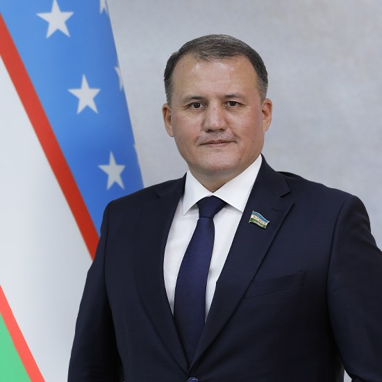 Порно бейнекамераны қараңыз Жас жігіт сүйіктісімен жыныстық қатынасты видеоға түсіреді.