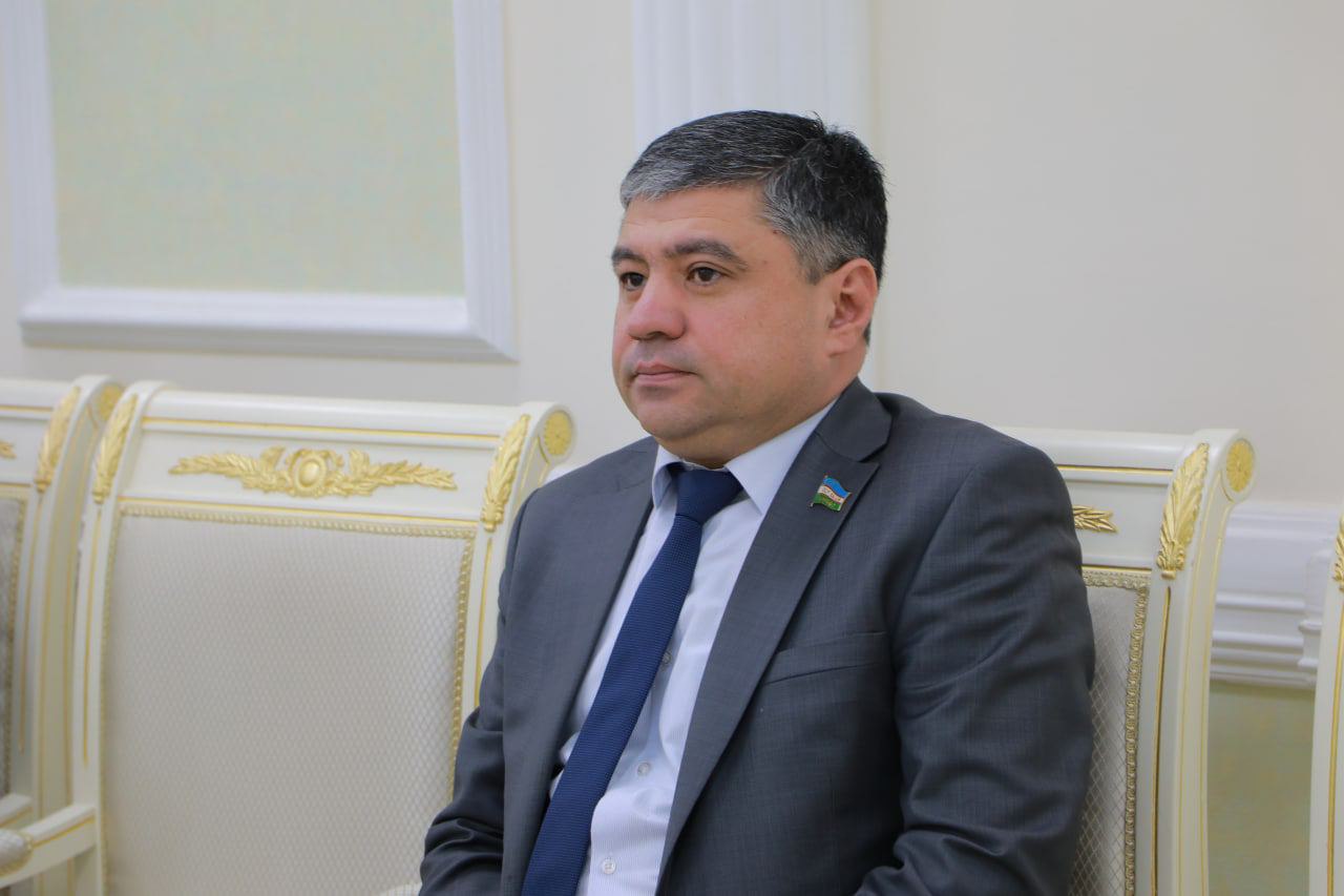 Kazaksha kino keshir meni oryssha Oshxona serialidan seks suratlari