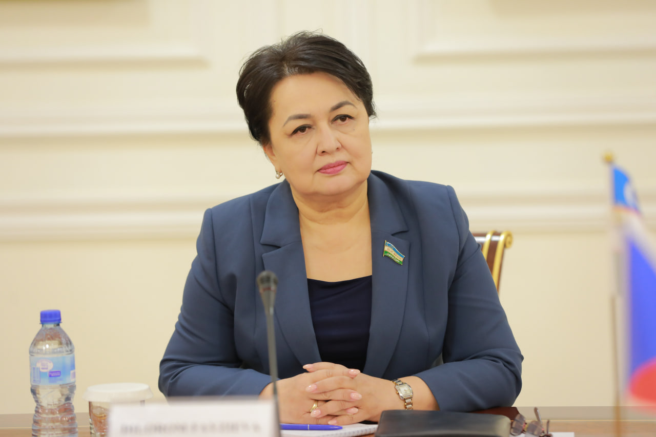 Legginglarda 3G porno Retro porno topni yalash