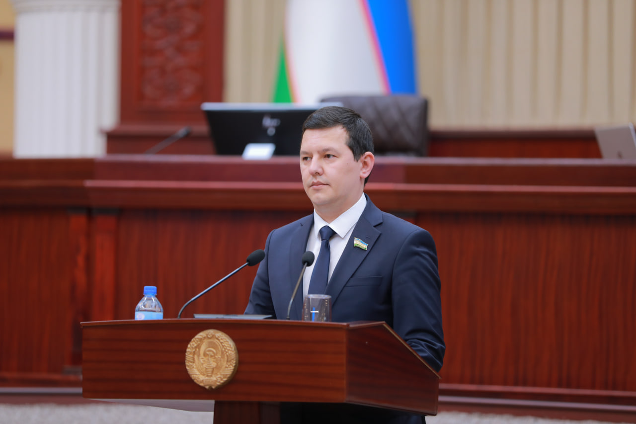 Jinsiy intriga Drew Barrymore filmlarda yalangoch holda