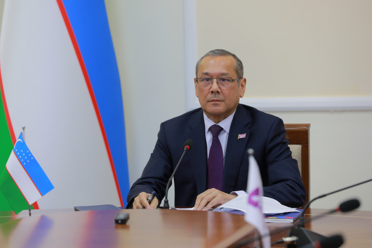 Transseksuallar yigitni sikadi külotlu çorapdagi jinni surat