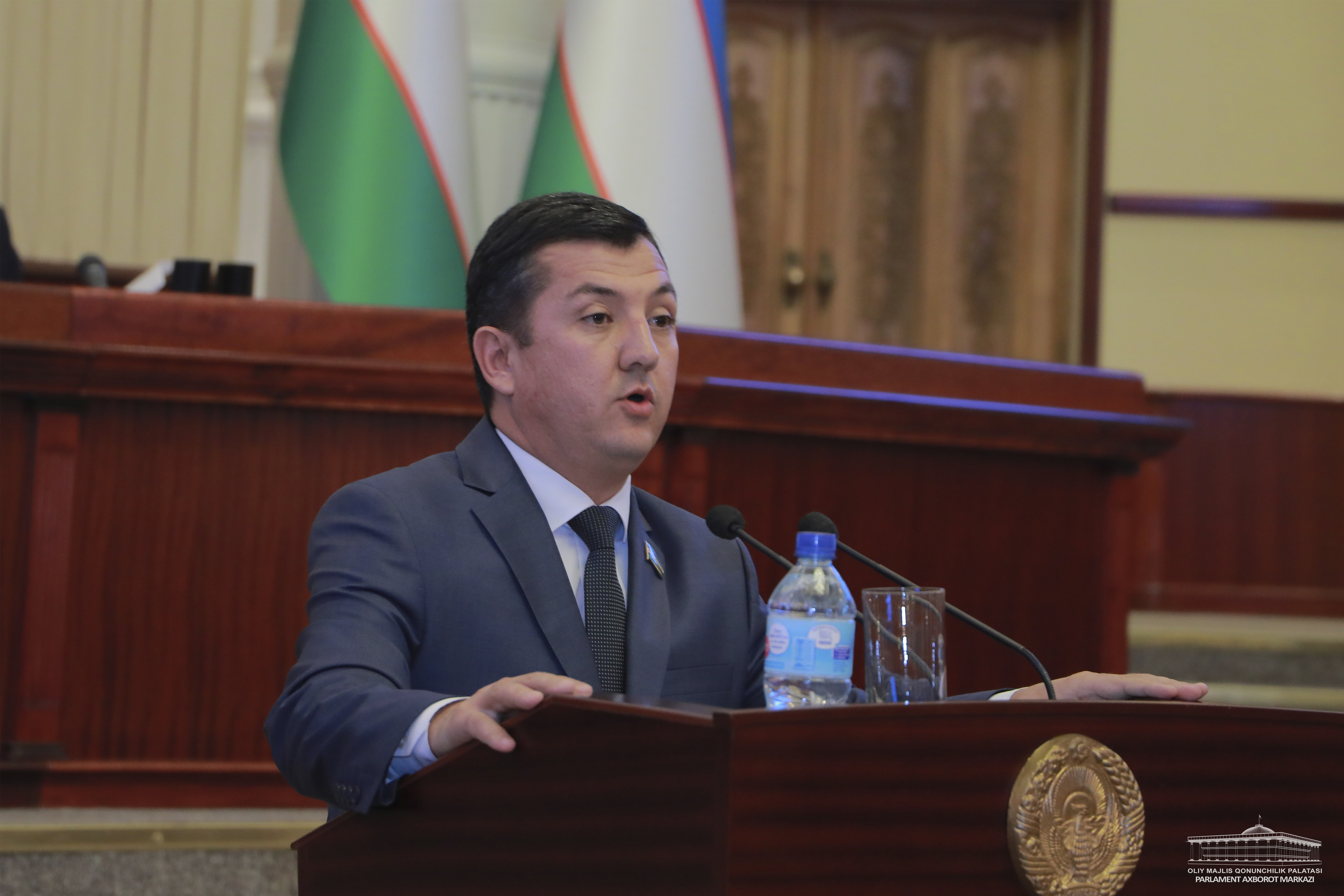 Жақсы сапалы фистинг Аяқ киім дүкенінде жыпылықтайды