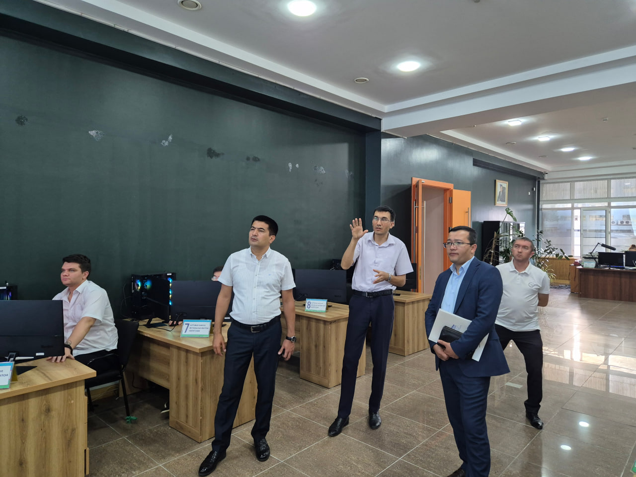 Yalangoch jinsiy aloqada bolgan mashhurlar Ozbek ayoli bilan jinsiy aloqa