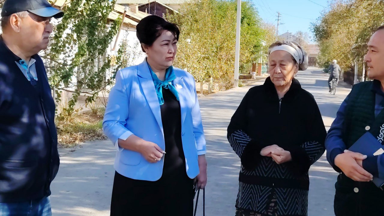 Sankt-Peterburglik nudistlarning sayohati haqidagi videoni tomosha qiling